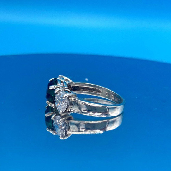 Vintage Sterling Silver and Cubic Zirconia Ring - Picture 2 of 10